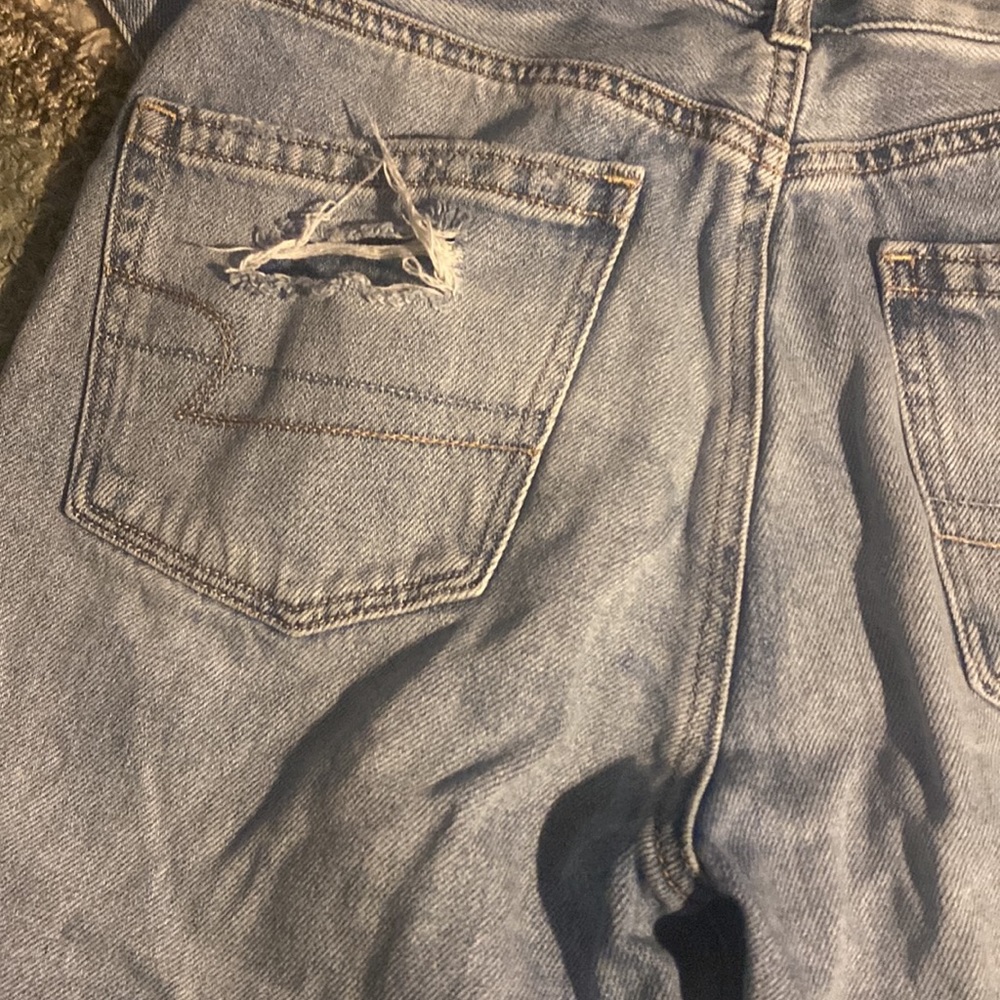 Woman’s size 4 American eagle light wash hole jeans - Picture 9 of 10